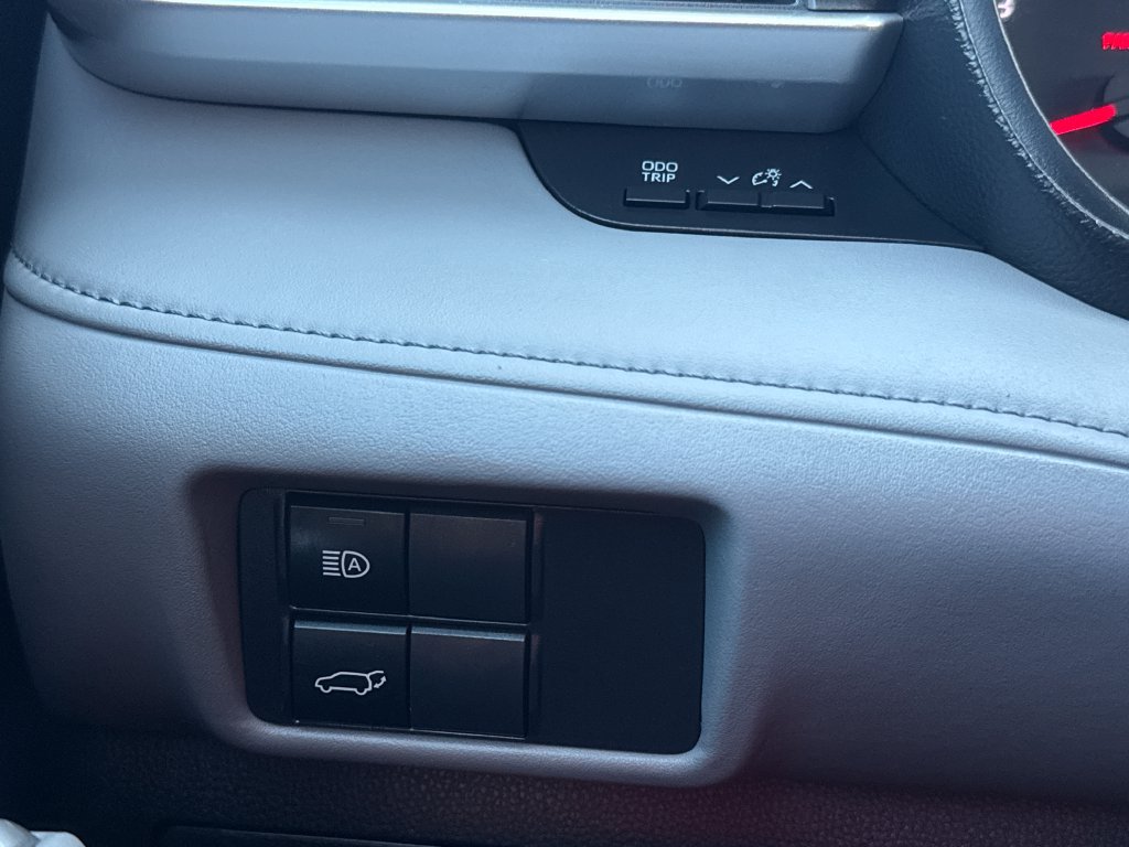 Used 2022 Toyota Highlander LE AWD/4WD image 35