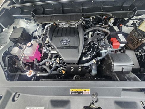 Used 2023 Toyota Highlander LE FWD image 26