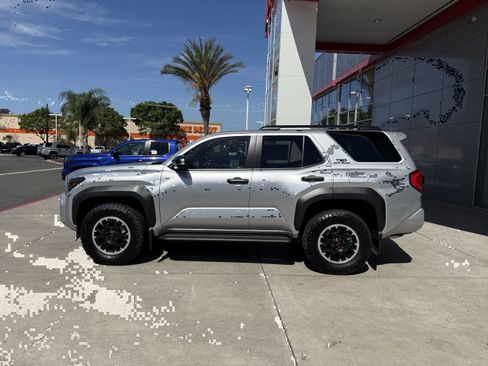 Certified 2025 Toyota 4Runner TRD Off-Road Premium image 9