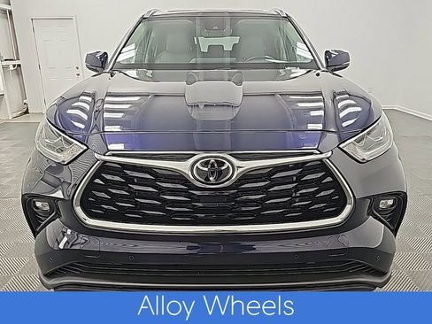 Used 2023 Toyota Highlander Limited image 4