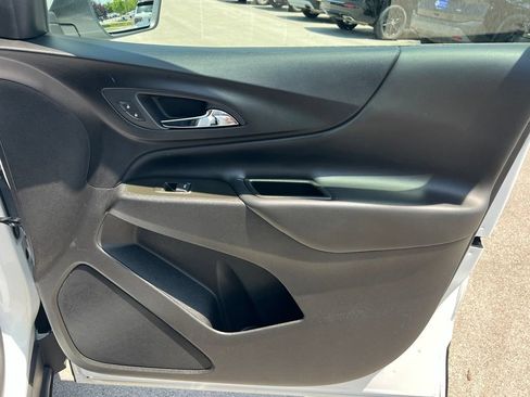 Used 2024 Chevrolet Equinox LT FWD image 25