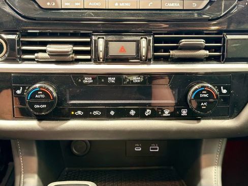 Used 2023 Nissan Pathfinder SV FWD image 14