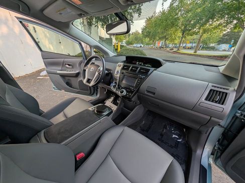 Used 2014 Toyota Prius V Five FWD image 11