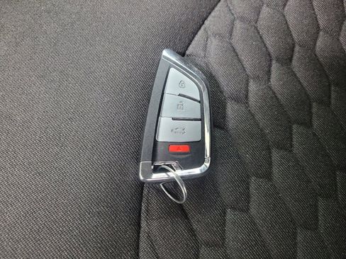 Used 2021 Chevrolet Equinox LT FWD image 32