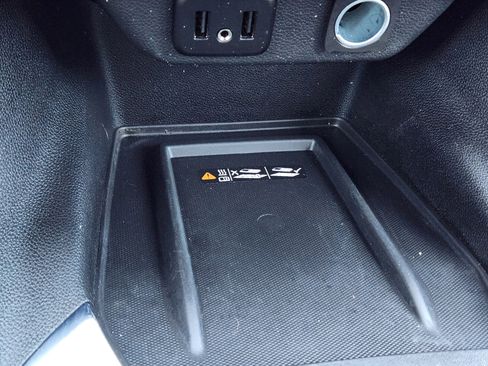 Certified 2023 Chevrolet Traverse LT w/ Rear Camera Mirror Package image 19