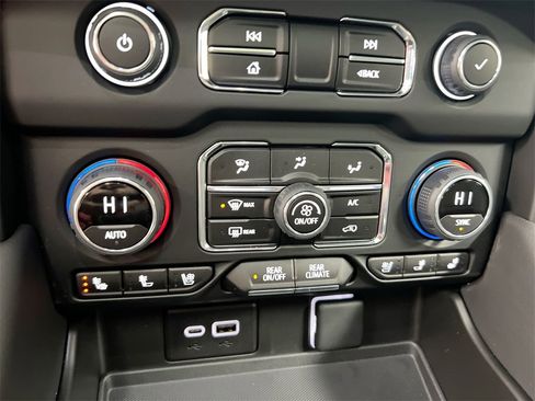 Used 2024 Chevrolet Tahoe High Country image 16