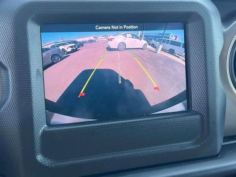 Used 2021 Jeep Wrangler Unlimited image 32