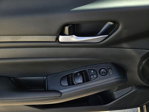 New 2025 Nissan Altima 2.5 SV image 12