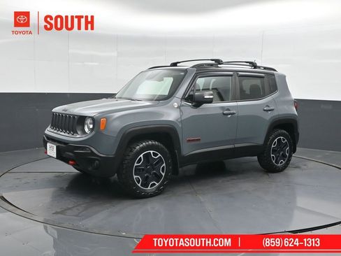 Used 2017 Jeep Renegade Trailhawk w/ Premium Trailhawk Package image 7
