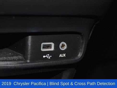 Used 2019 Chrysler Pacifica Touring Plus w/ Advanced Safetytec Group FWD image 23