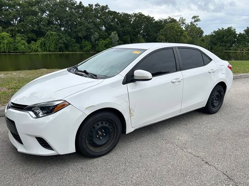 Used 2016 Toyota Corolla LE FWD image 2