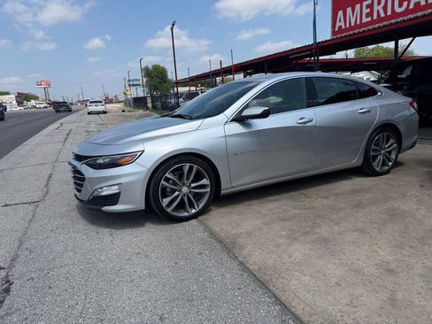 Used 2022 Chevrolet Malibu LT FWD image 2