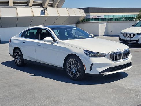 New 2027 BMW 530i w/ Premium Package RWD image 4