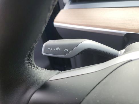 Used 2024 Tesla Model Y Performance image 17