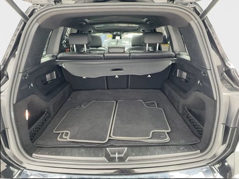 Used 2025 Mercedes-Benz GLB 250 4MATIC image 17