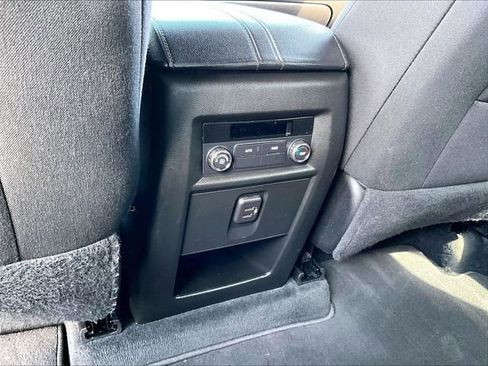 Used 2023 Chevrolet Traverse LT FWD image 29
