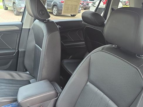 Used 2022 Volkswagen Tiguan SE FWD image 16
