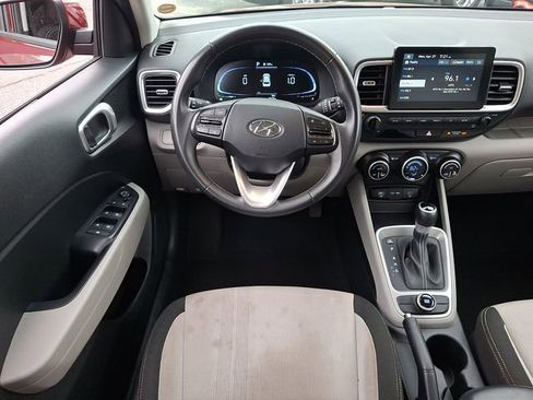 Used 2024 Hyundai Venue SEL FWD image 11
