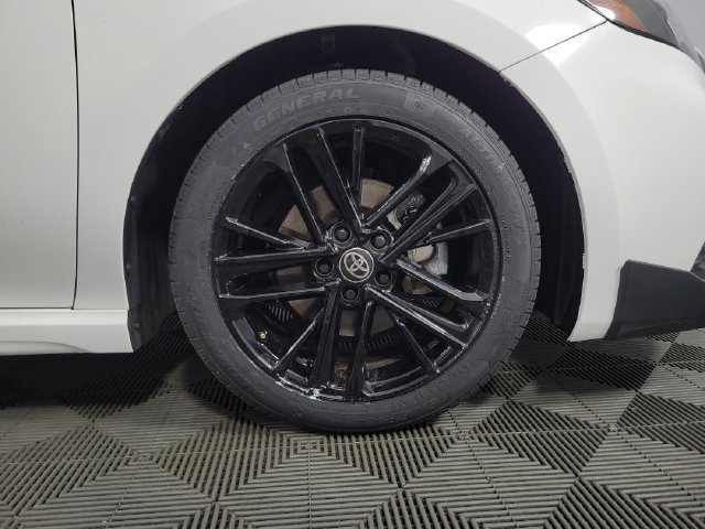 Used 2025 Toyota Camry SE FWD image 11