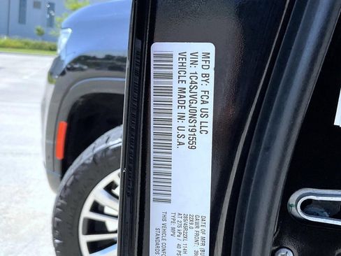 Used 2022 Jeep Grand Wagoneer Series III w/ Flexible Seating Group AWD/4WD image 28