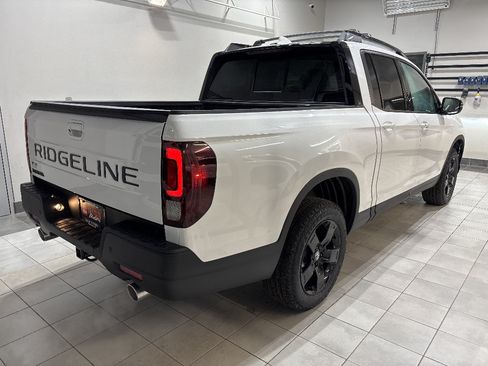 New 2026 Honda Ridgeline Black Edition image 4