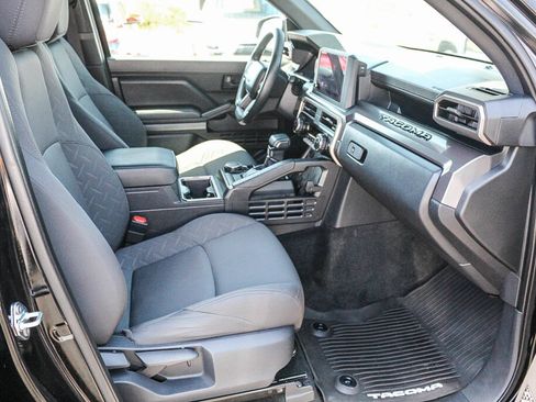 Used 2025 Toyota Tacoma SR5 AWD/4WD image 7