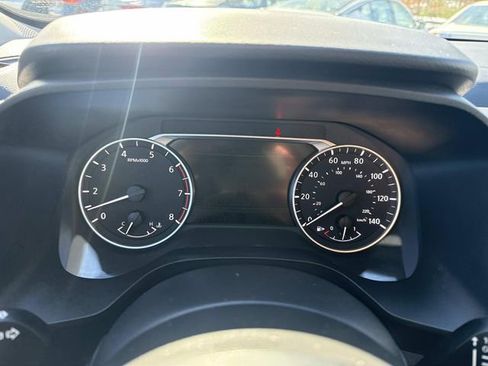 Used 2024 Nissan Rogue SV image 34