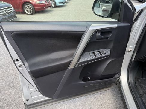 Used 2015 Toyota RAV4 LE FWD image 10