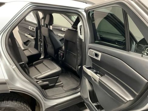 Used 2022 Ford Explorer XLT w/ Equipment Group 202A AWD/4WD image 26