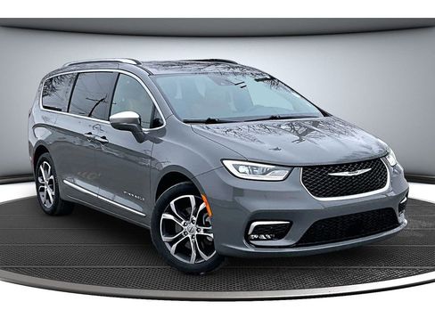 Used 2022 Chrysler Pacifica Pinnacle image 13