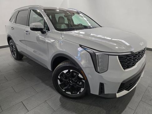 Used 2025 Kia Sorento S image 7
