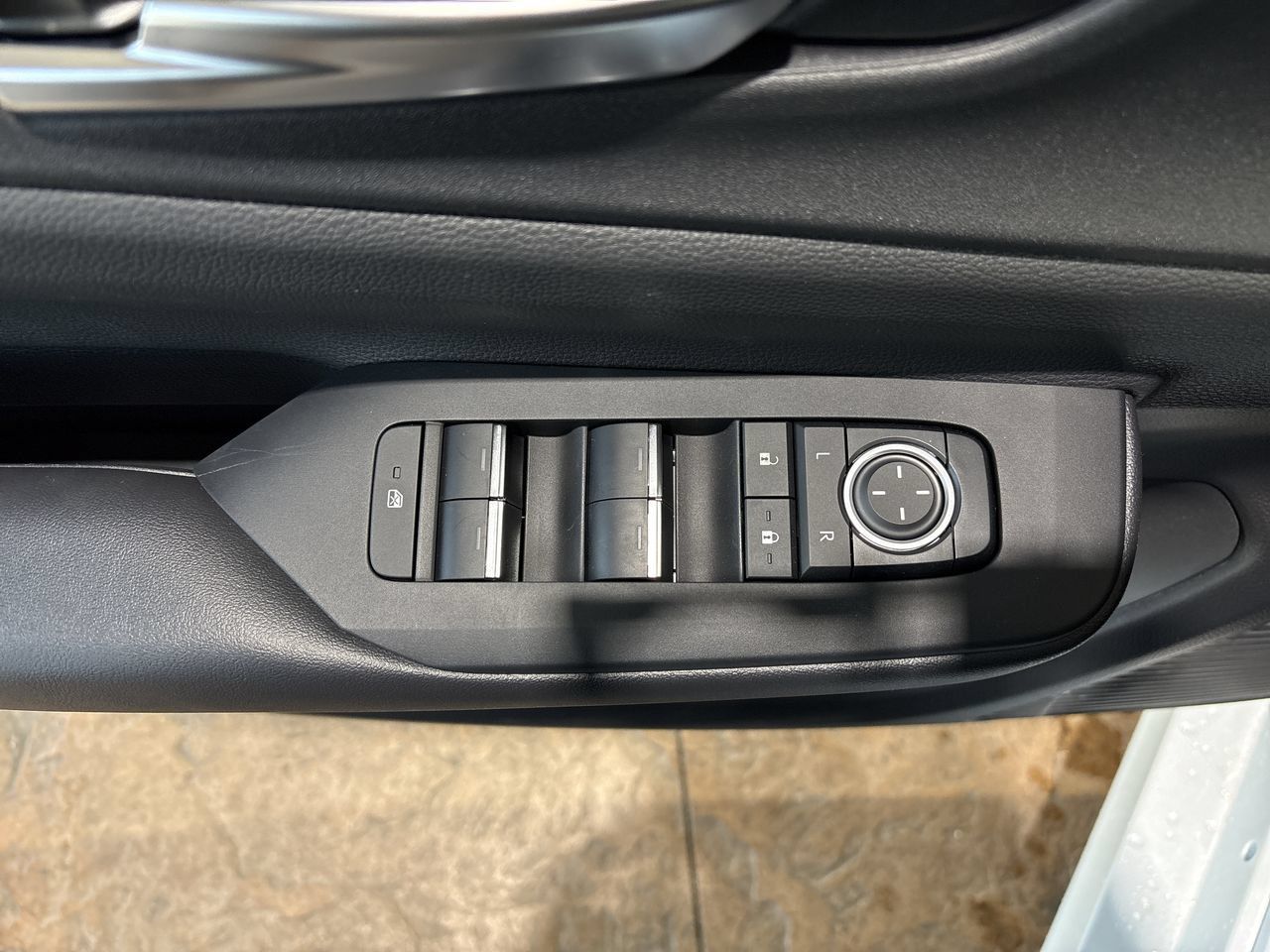 New 2027 Toyota Prius Plug-In Hybrid FWD image 13