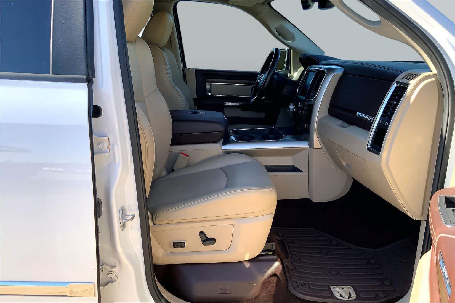 Used 2017 RAM 1500 Laramie w/ Convenience Group AWD/4WD image 9