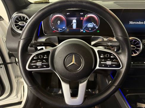 Used 2021 Mercedes-Benz GLB 250 w/ Premium Package image 20