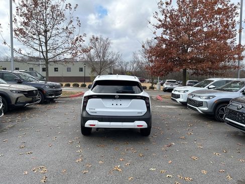 Used 2025 Nissan Kicks SV image 4