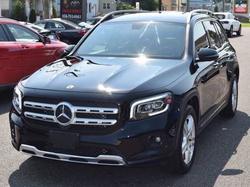 Used 2021 Mercedes-Benz GLB 250 4MATIC w/ Premium Package image 3