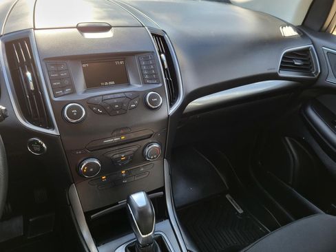 Used 2018 Ford Edge SE image 3