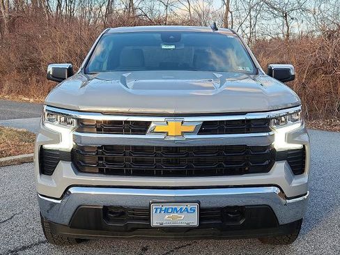 Used 2024 Chevrolet Silverado 1500 LT image 2