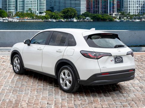 Certified 2023 Honda HR-V LX image 7