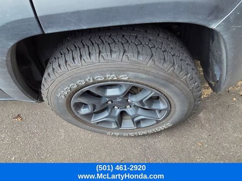 Used 2019 Jeep Cherokee Trailhawk w/ Comfort/Convenience Group AWD/4WD image 6