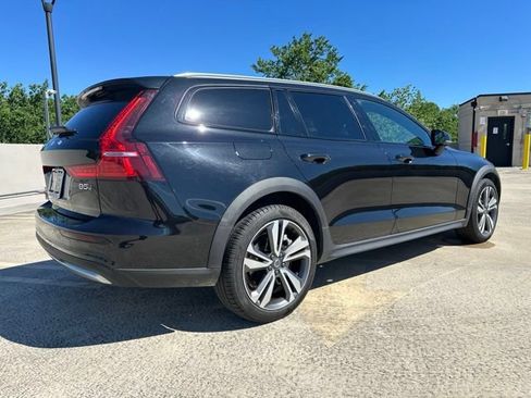 Certified 2025 Volvo V60 B5 Cross Country Plus AWD/4WD image 7
