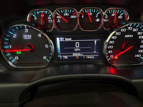 Used 2018 Chevrolet Silverado 1500 LTZ w/ LTZ Plus Package AWD/4WD image 19