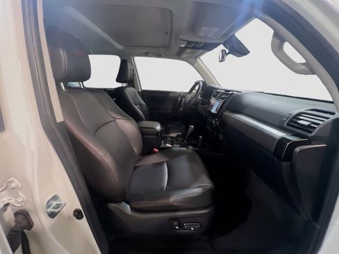 Used 2020 Toyota 4Runner Venture w/ Moonroof Package AWD/4WD image 22