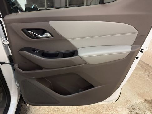 Used 2019 Chevrolet Traverse LT w/ LT Premium Package image 25