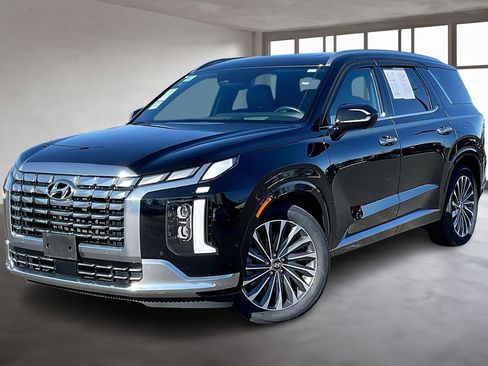 Used 2024 Hyundai Palisade Calligraphy image 3