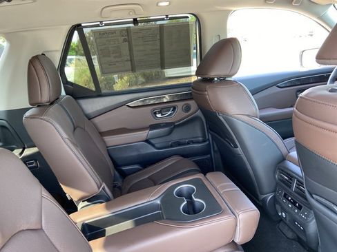 Used 2025 Honda Pilot Elite image 21