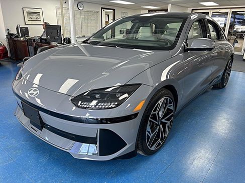 Used 2025 Hyundai Ioniq 6 Limited image 3