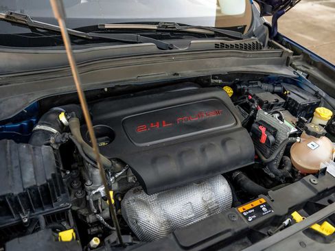 Used 2017 Jeep Renegade Latitude w/ Cold Weather Group image 49