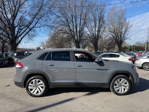 Used 2021 Volkswagen Atlas Cross Sport SE w/ Panoramic Sunroof Package image 8