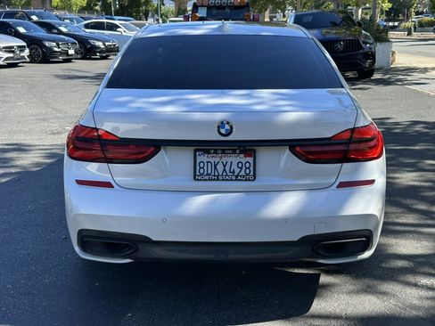 Used 2018 BMW 740i RWD image 10